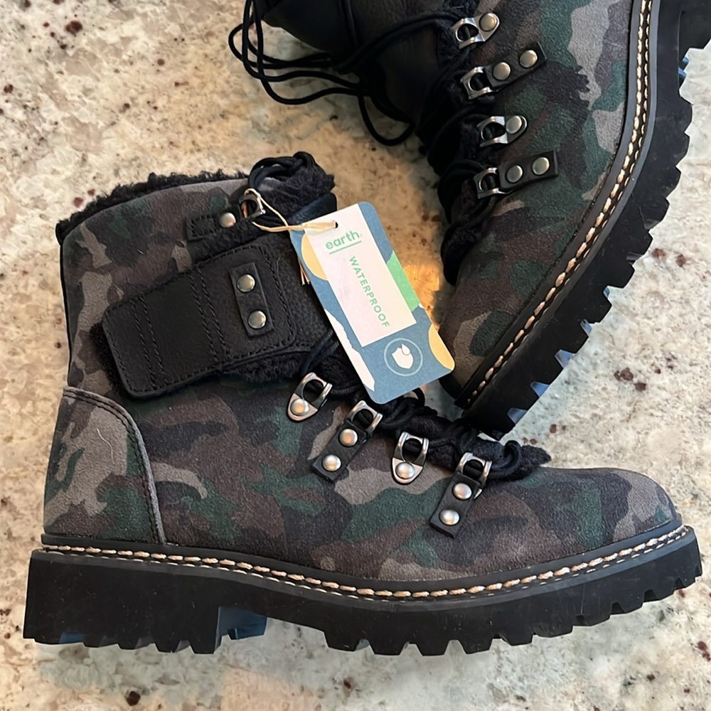 NWT Earth Kodiak Glacier‎ Boots 6 - Picture 2 of 3